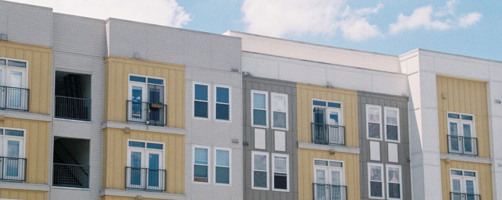 Fachada de edifício residencial urbano
