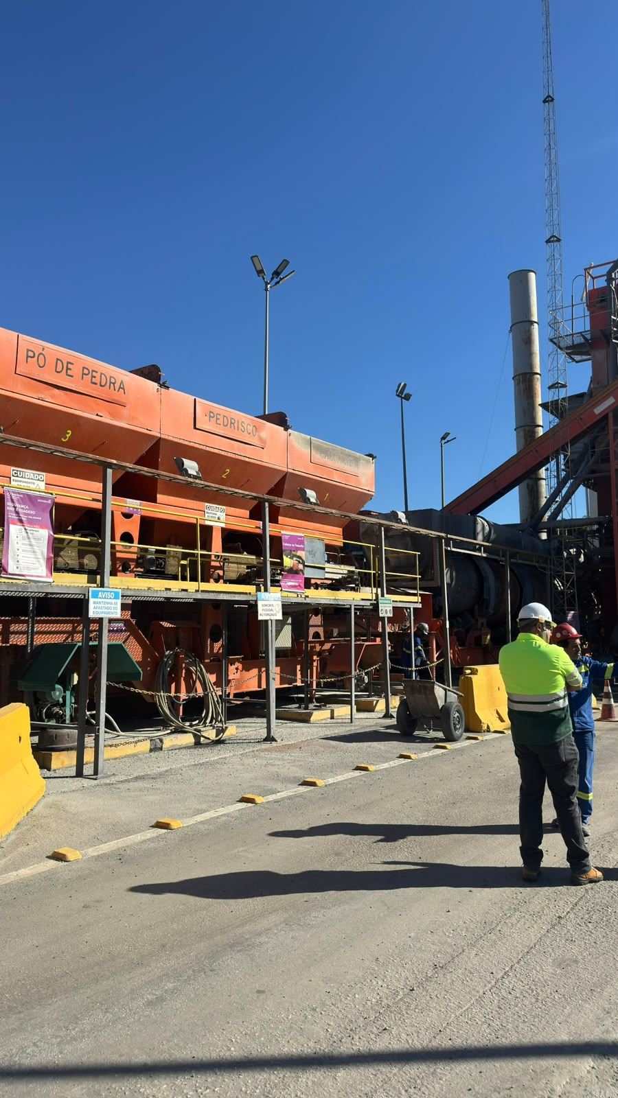 Vistoria de segurança do trabalho em operação industrial